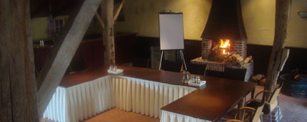 Kies voor een conferentiecentrum in Brabant met een houtgestookte open haard in elke vergaderzaal
